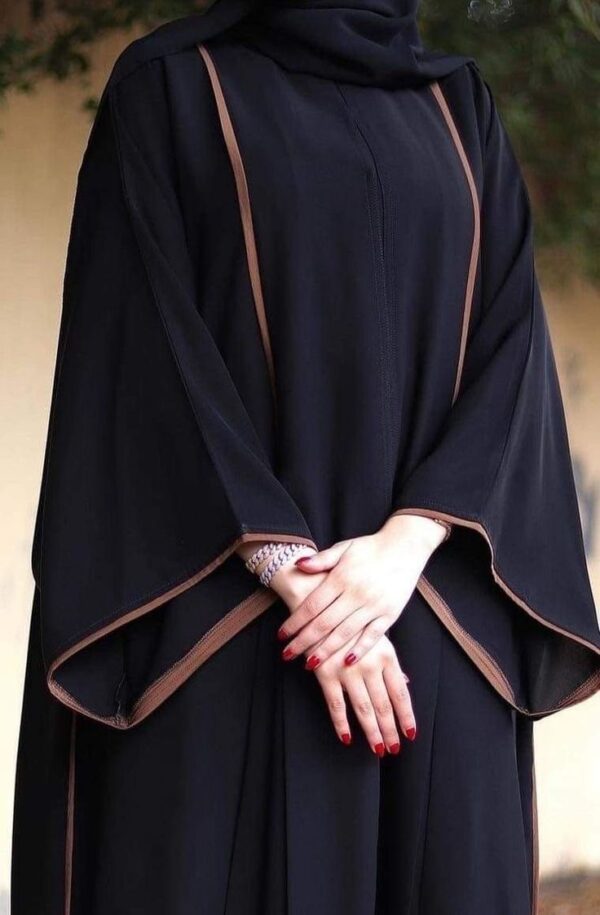 عباية لورا